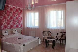 Гостевой дом Сафари Астрахань Номер стандарт улучшенный с 1 двуспальной кроватью-6