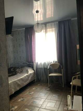 Гостевой дом Сафари Астрахань Номер эконом с 1 двуспальной кроватью-3