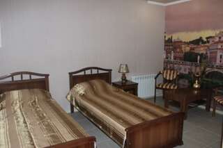 Гостевой дом Сафари Астрахань Номер эконом с 2 односпальными кроватями-4